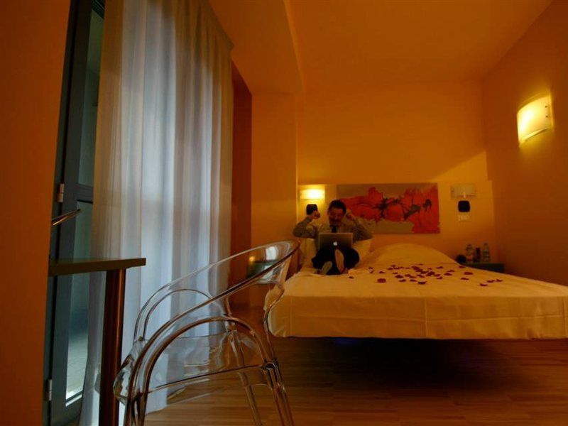 Mihotel Milan Exterior photo